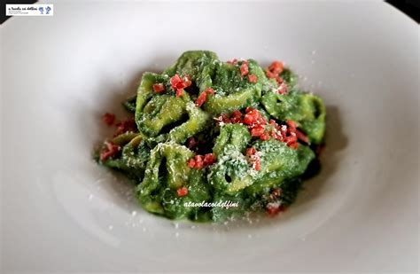 Tortelli Ai Carciofi E Stracchino In Salsa Di Foglie E Gambi Di