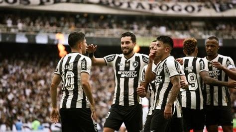 Botafogo vence o São Paulo e é tricampeão do Brasileirão Betano