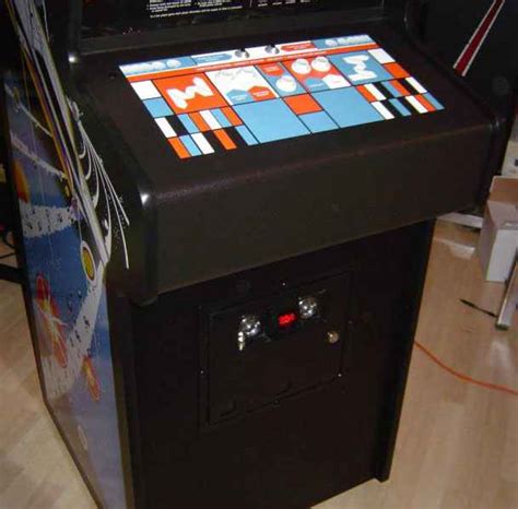 Atari Asteroids Arcade Video Game of 1979 at www.pinballrebel.com