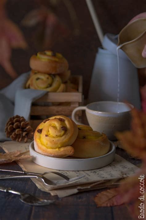 Girelle Danesi Con Crema E Uvetta Brodo Di Coccole