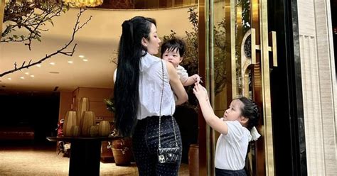 Nuôi con hoàn toàn bằng sữa công thức hot mom 7 con tự hào