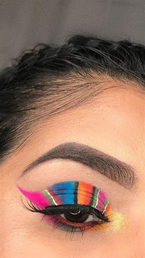 Celebrate Mexican Culture In Full Glam With This Serape Eye Look