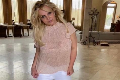 Britney Spears Volta Ao Topo Das Paradas Elton John