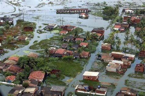 Chuvas Deixam Ao Menos 93 Mortos E 7 5 Mil Desabrigados No Nordeste