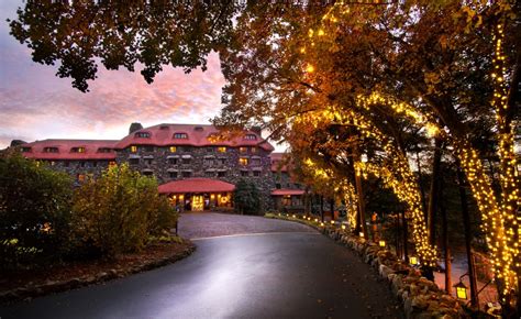 Seasonal Splendor at The Omni Grove Park Inn - Luxe Beat Magazine