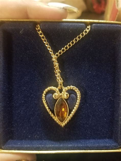 Vintage Avon Necklace Heart Gem