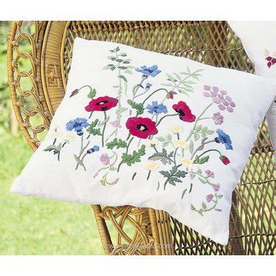 Coussin Broder En Broderie Traditionnelle Fleurs Et Coquelicots Princesse