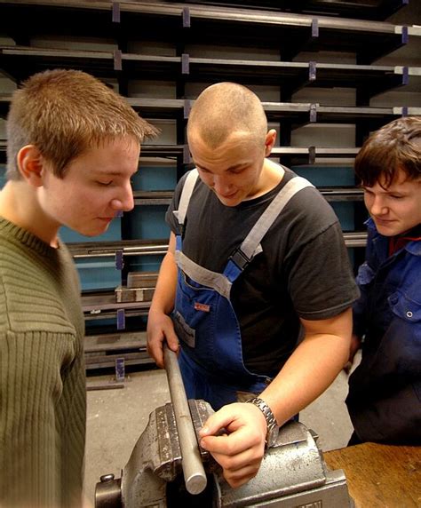 Schule und Ausbildung mit Herz Bessere berufliche Perspektiven für