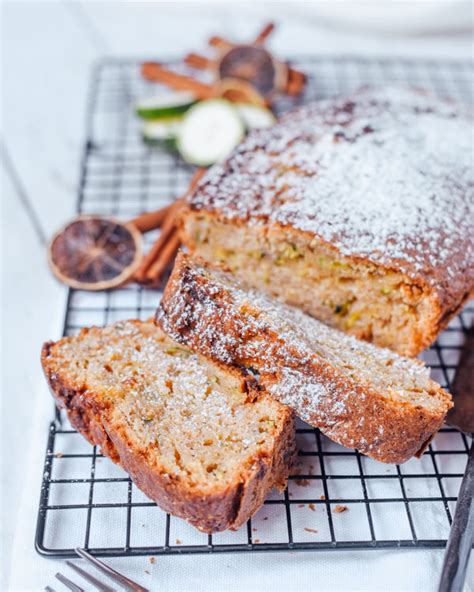 Der Beste Zucchinikuchen Saftig Gesund Ohne Zucker Carinaberry