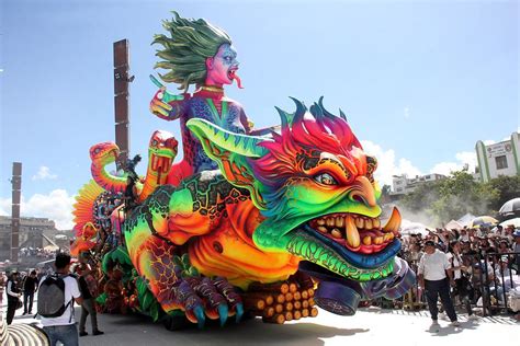 Carrozas Del Carnaval De Negros Y Blancos Artistas Tradicionales