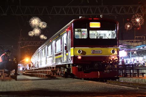 Malam Pergantian Tahun Krl Commuter Line Beroperasi Sampai Dini