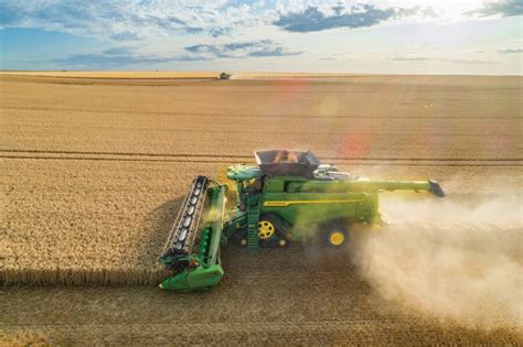 John Deere Introduces Its New T And T Walker Combines Farm