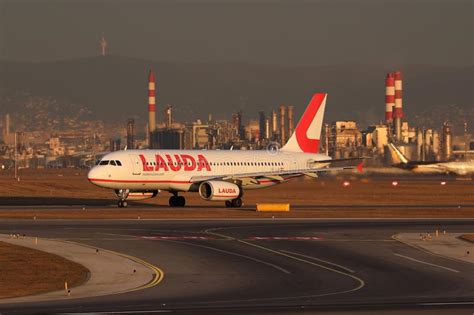 Laudamotion Aircraft Lauda On The Apron Vienna Airport Vie Editorial