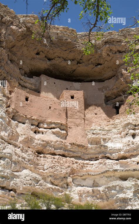 Cliff Dwelling Of Southern Sinagua Farmers Built In The Early 1100s CE