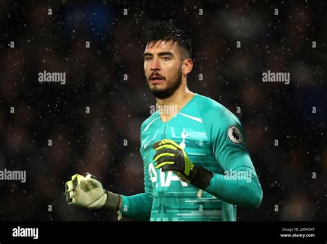 Tottenham Hotspur Goalkeeper Paulo Gazzaniga Stock Photo Alamy