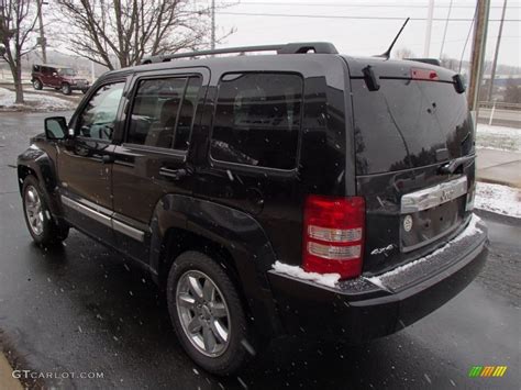 Brilliant Black Crystal Pearl Jeep Liberty Latitude X