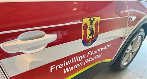 Kind Im Auto Türen Zu Warens Feuerwehr Als Helfer In Der Not Wir Sind Müritzerwir Sind Müritzer