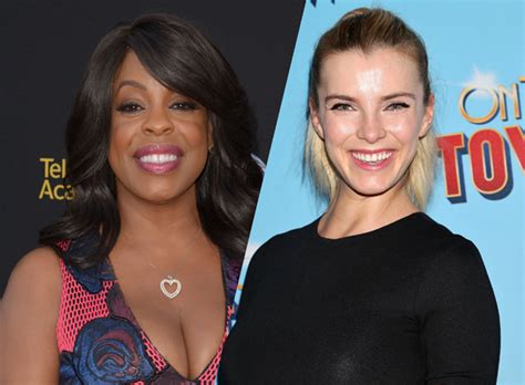 Niecy Nash Scream Queens Getting On Ve Betty Gilpin Nurse Jackie