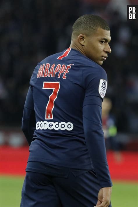 Kylian Mbappé devant CR7 Messi ou Neymar il devient le joueur le