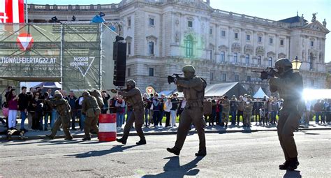 Nach Corona Bundesheer Zeigt Sich Am Nationalfeiertag In Voller St Rke