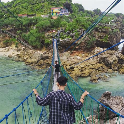 Aktivitas Wisata Di Pantai Nglambor Destinasi Dunia Bawah Laut Yang