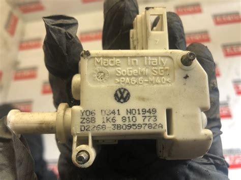 Actuator capac rezervor Vw Golf 5 1K6810773 Dezmembrări auto Bacus