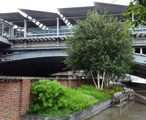 London, Blackfriars Bridge - Baum & Bonheur