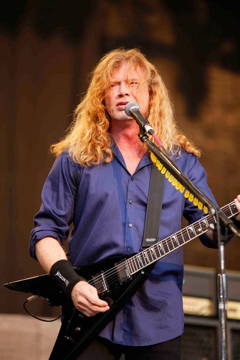 Horns Up Rocks Megadeth S Dave Mustaine At The Big Four Concert At