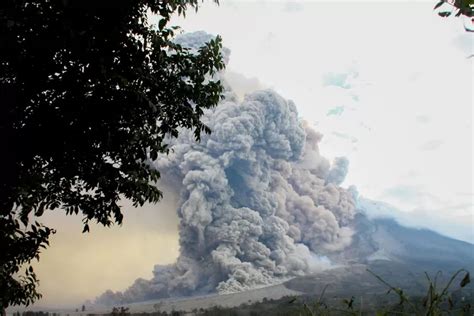 Dampak Erupsi Gunung Ruang Di Sulut Bandara Ditutup Sementara Dan