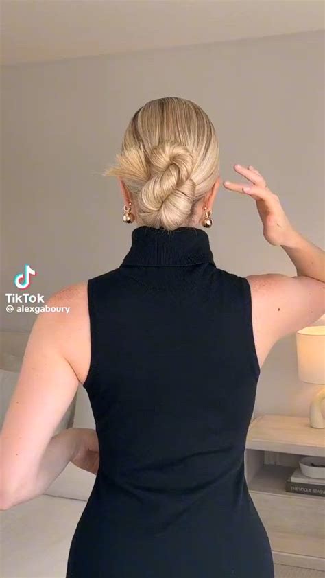 Pin By Beyza On Sa Makyaj In Bun Hairstyles Hair Styles Bun