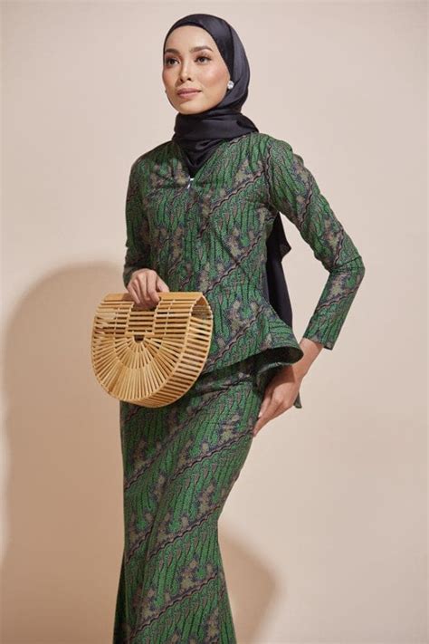 Kebaya Peplum Batik Kaisara Code KS23 HABRA HAUTE