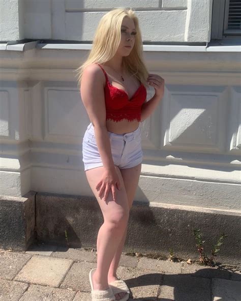 Blonde Bimbo Whore Nita Nitalahtinenn Porn Pic