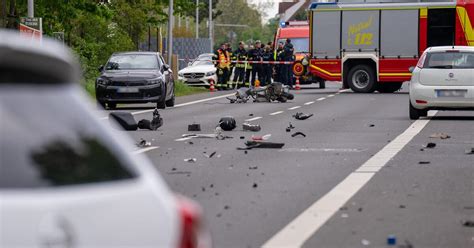 Unfall in Hessen Rollerfahrer stirbt nach Zusammenstoß mit Polizeiauto