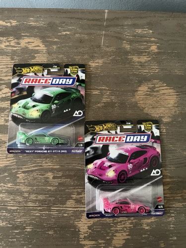 Hot Wheels Race Day Set Roxy Rexy Porsche GT R Green