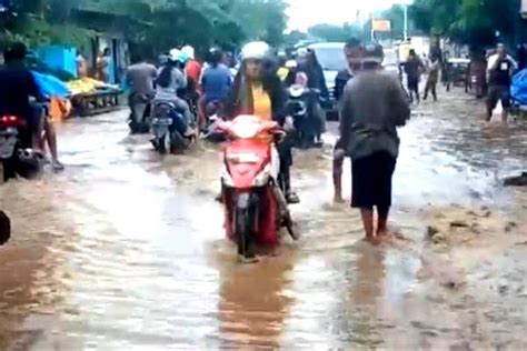 Banjir Bandang Rendam Ratusan Rumah Di Sikka Warga Panik Mengungsi