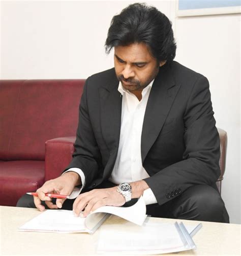 Power Star Pawan Kalyan from the sets of Vakeel Saab - TeluguBulletin.com