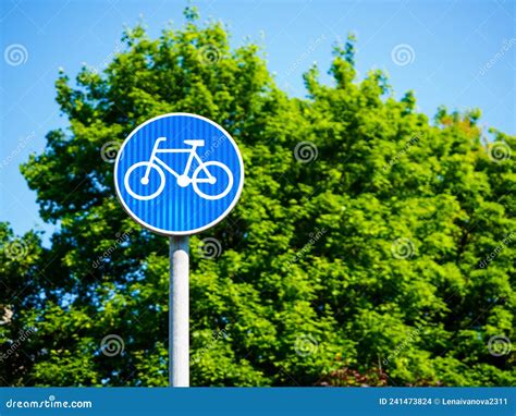 Segno Blu Di Bicicletta Che Indica Un Percorso Ciclabile Segnaletica