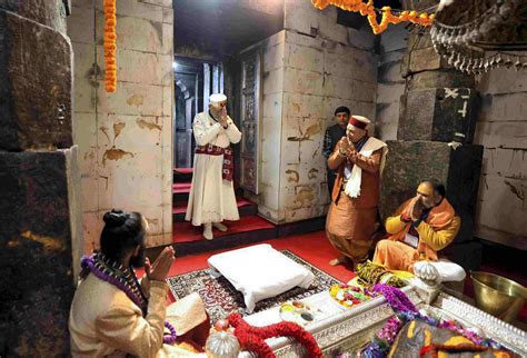 Pm Modi Reaches Badrinath Temple After Performing Puja At Kedarnath