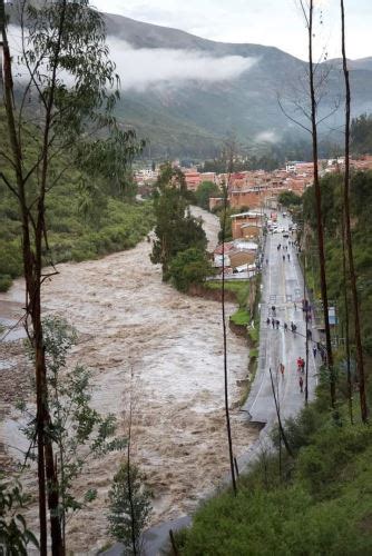 Apurímac desborde de río Chalhuanca destruye plataforma de la vía