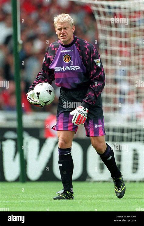 PETER SCHMEICHEL MANCHESTER UNITED FC 02 August 1996 Stock Photo Alamy