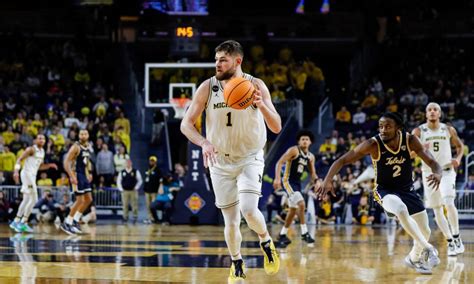 Michigan Basketball: Center Hunter Dickinson enters transfer portal