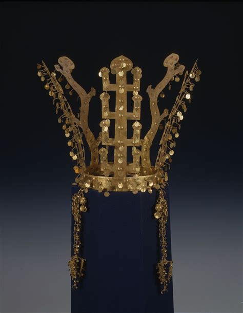 Silla Gold Crown Crowns Of Silla Korea Royal Crowns Tiaras And