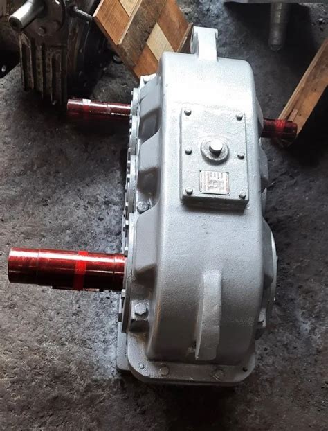 Foot Mounted Three Stage Helical Gearbox For Industrial Power 3 HP