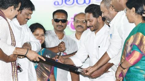 Andhra Pradesh Cm Ys Jagan Mohan Reddy Lays Foundation Stone For Rs 986