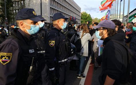 Petkovi Protestniki O Nasilju Policije Priprli Tudi N Toka N