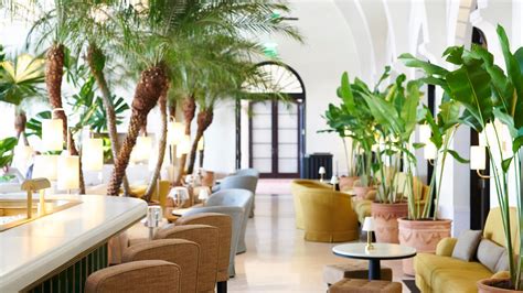 Four Seasons Hotel at The Surf Club — Hotel Review | Condé Nast Traveler