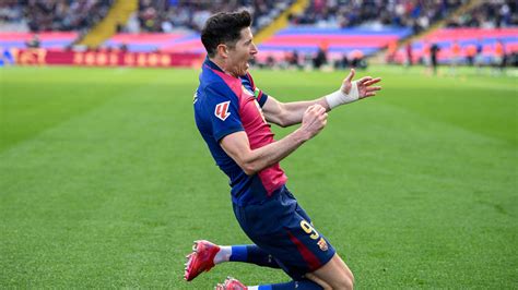 Robert Lewandowski agrees Barcelona contract extension as prolific 36