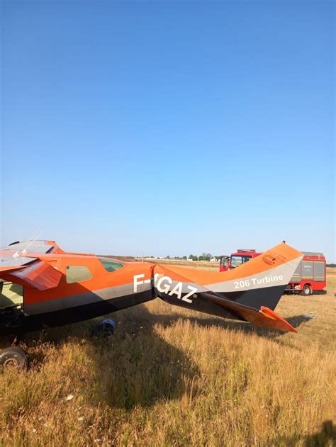 Galerie Foto Aterizare For At La Aeroportul Tuzla Un Avion S A Rupt