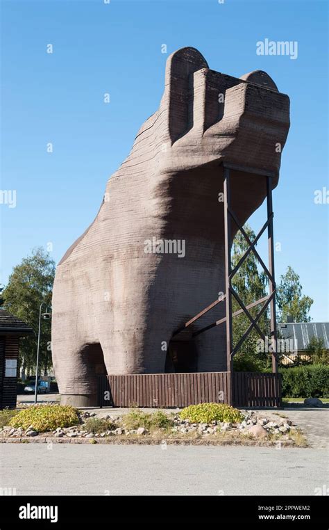 A wooden 13 m high bear sculpture Sveg, Härjedalen Municipality in ...