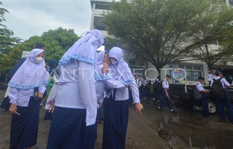 Gempa Padang Antara Foto